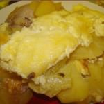 Курочка, запеченная с ананасами, картофелем и сыром