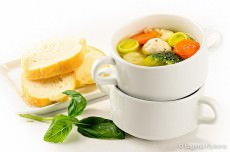 Суп с цветной капустой, брокколи и фрикадельками фото