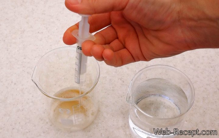 Разбавьте готовый концентрированный сок цикламена водой